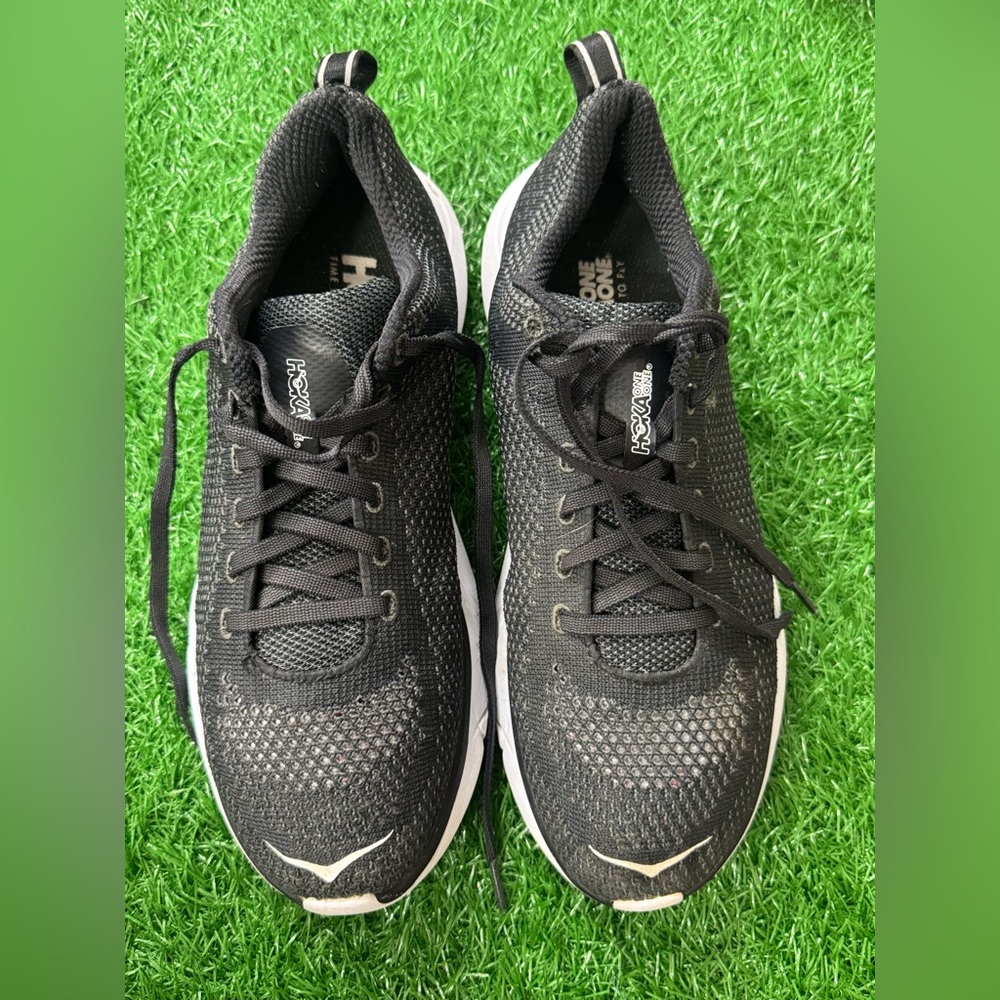 Hoka One One Men’s Black Athletic Shoes with Cushioned Midsoles Size 9.5